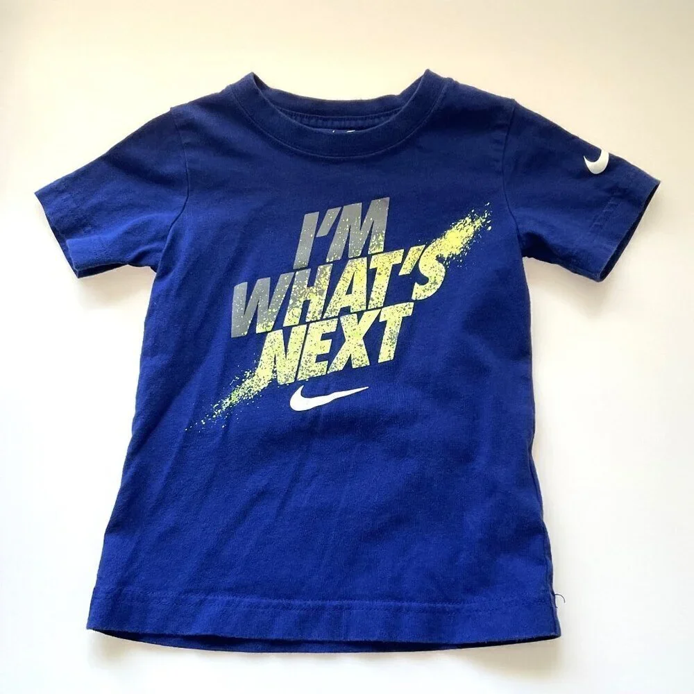NIKE TEE SHIRT “I’M WHAT’S NEXT” ATHELTIC CUT 3T